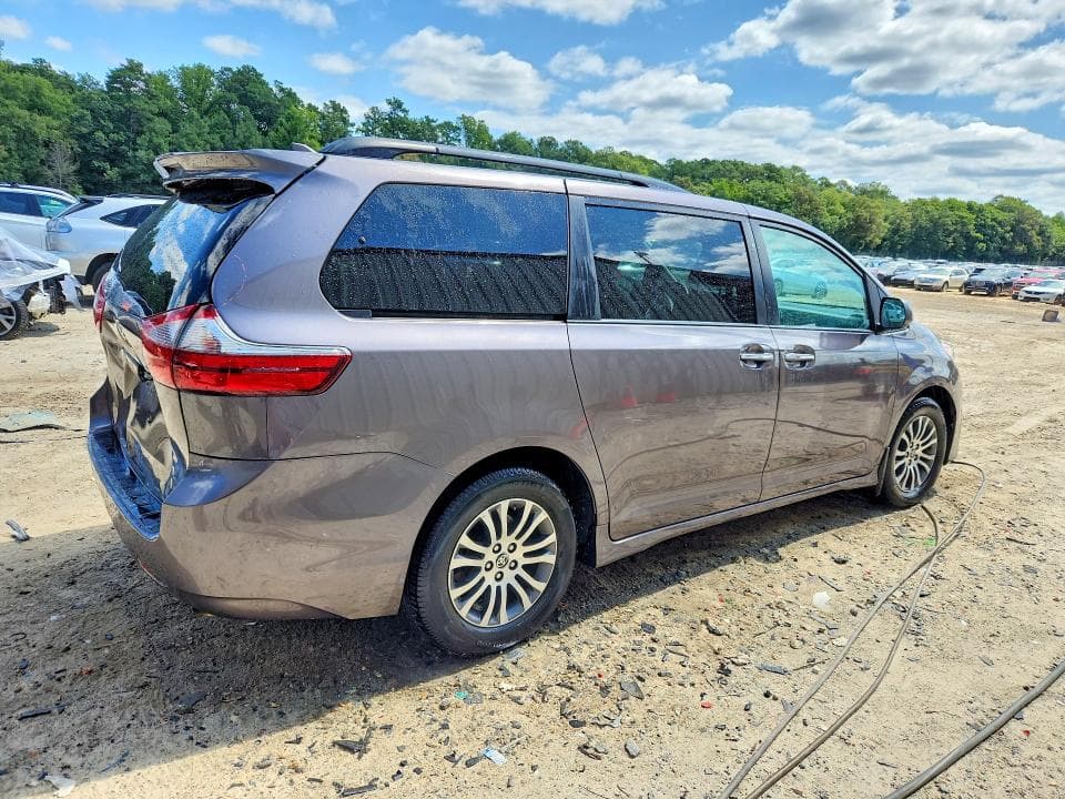 2020 TOYOTA SIENNA XLE 8-PASSENGER 3