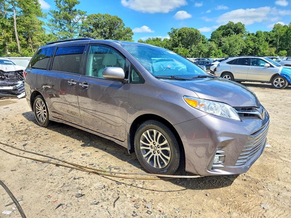 2020 TOYOTA SIENNA XLE 8-PASSENGER 4