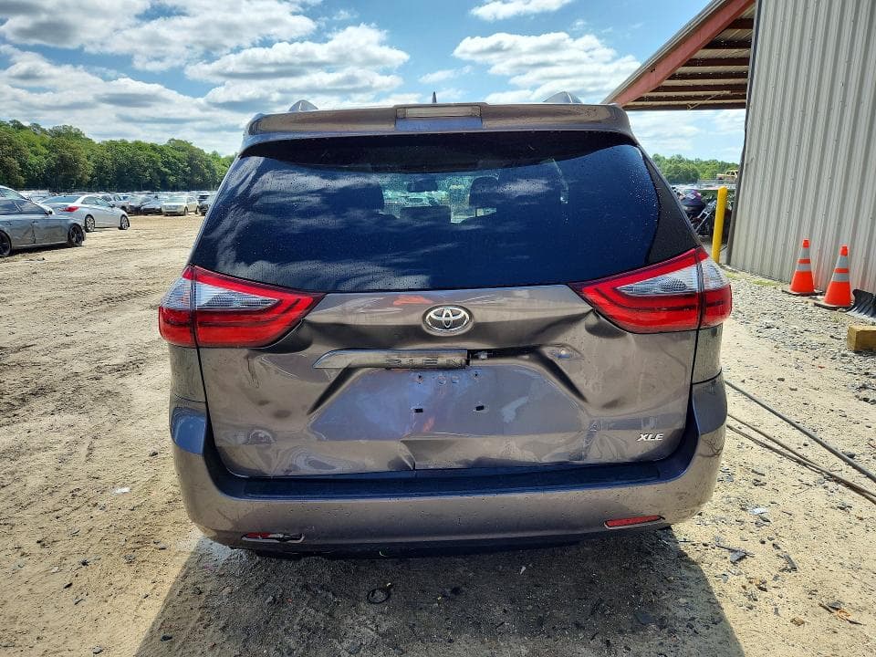 2020 TOYOTA SIENNA XLE 8-PASSENGER 6