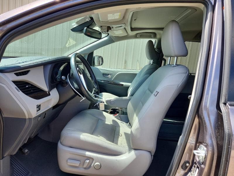 2020 TOYOTA SIENNA XLE 8-PASSENGER 7