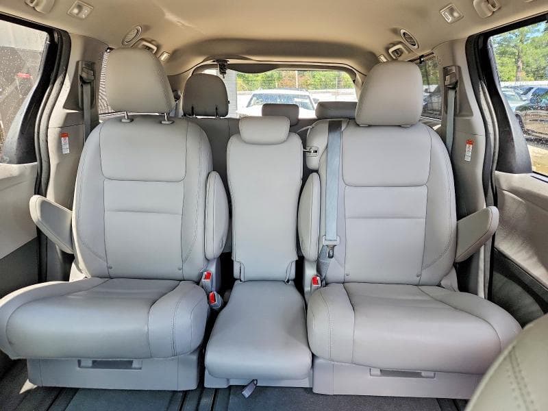 2020 TOYOTA SIENNA XLE 8-PASSENGER 10