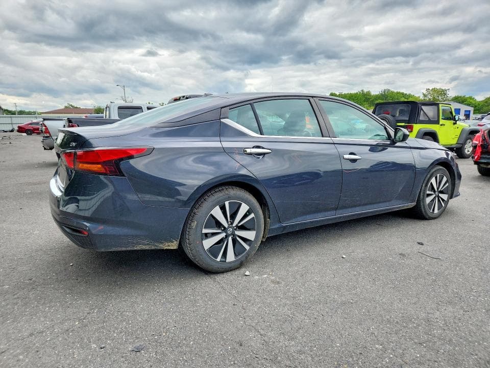 2021 NISSAN ALTIMA SV 3