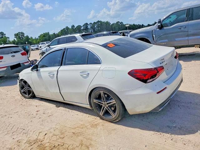 2019 MERCEDES-BENZ A 220 2