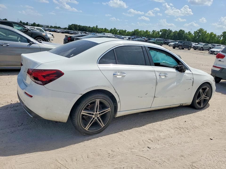 2019 MERCEDES-BENZ A 220 3
