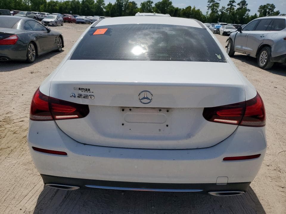 2019 MERCEDES-BENZ A 220 6