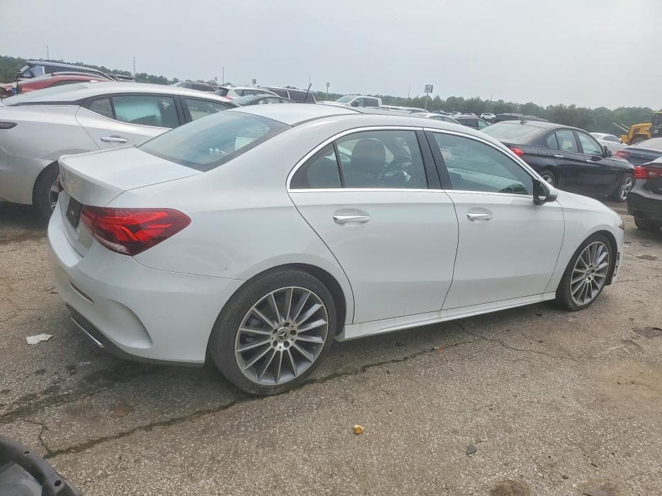2020 MERCEDES-BENZ A 220 3