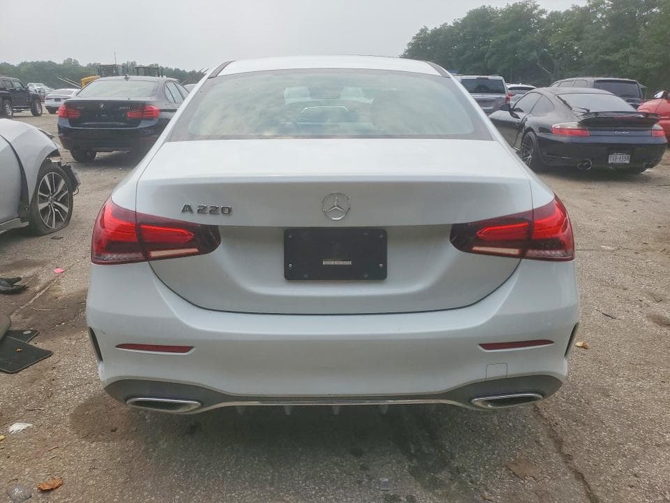 2020 MERCEDES-BENZ A 220 6