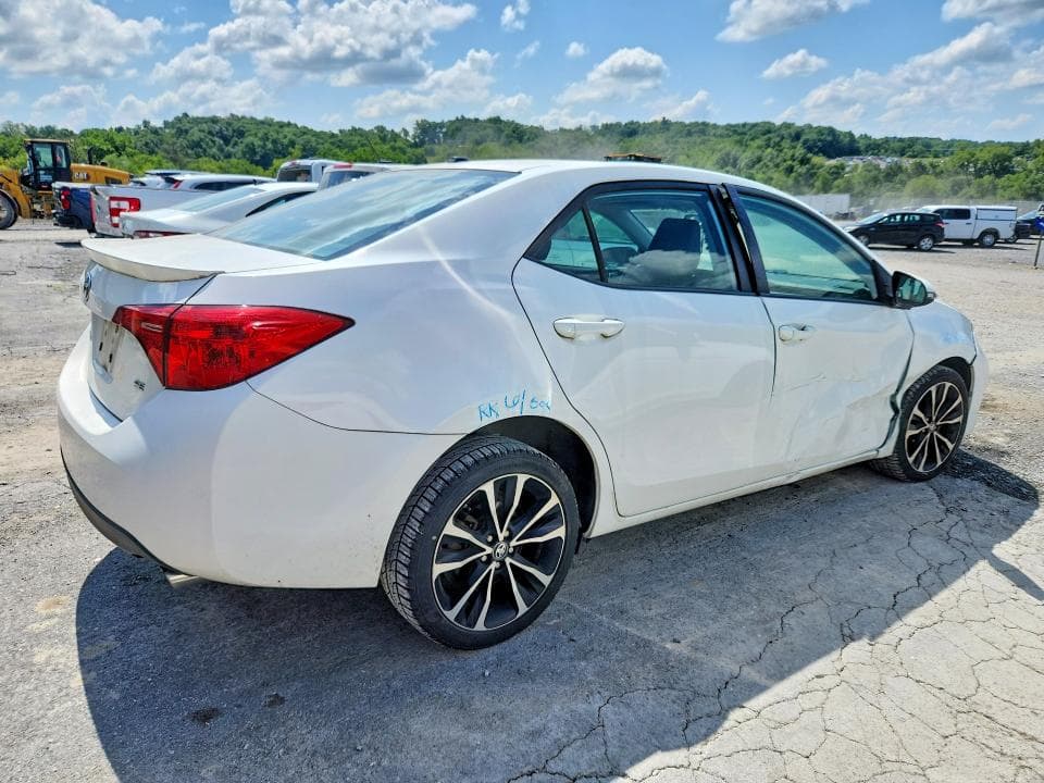 2017 TOYOTA COROLLA SE 3