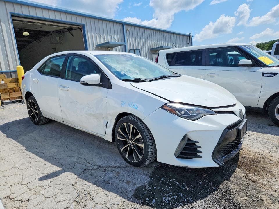 2017 TOYOTA COROLLA SE 4