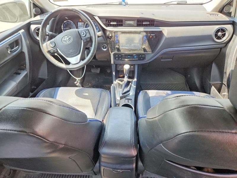 2017 TOYOTA COROLLA SE 8