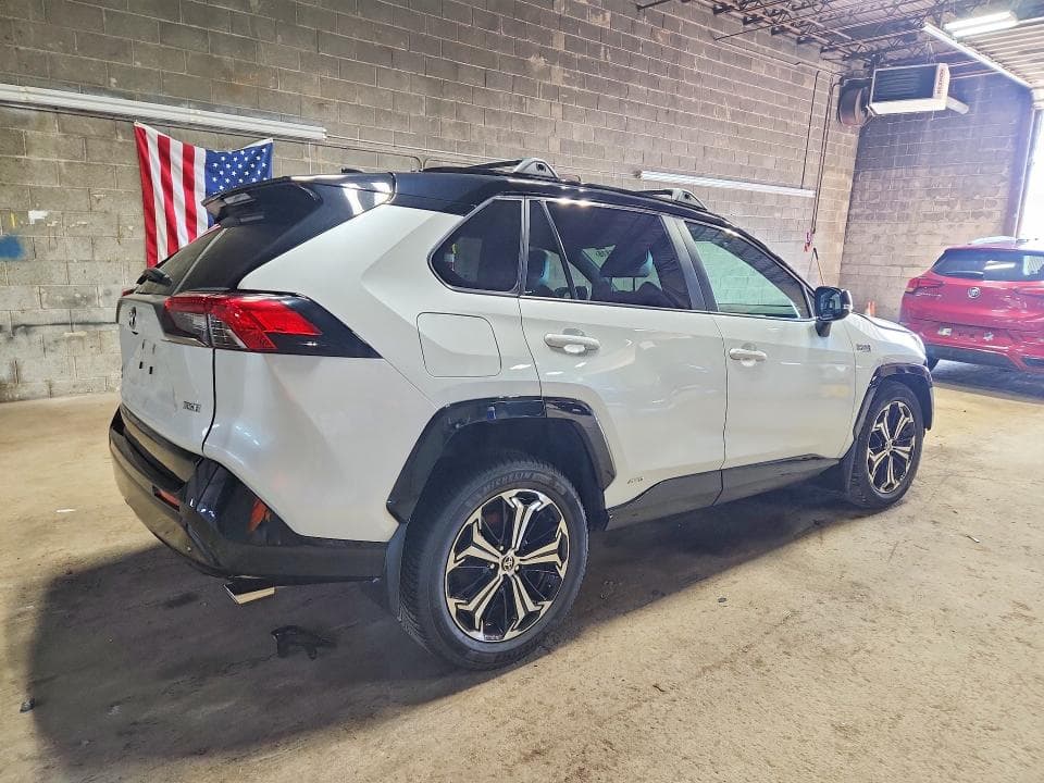 2023 TOYOTA RAV4 PRIME XSE 3