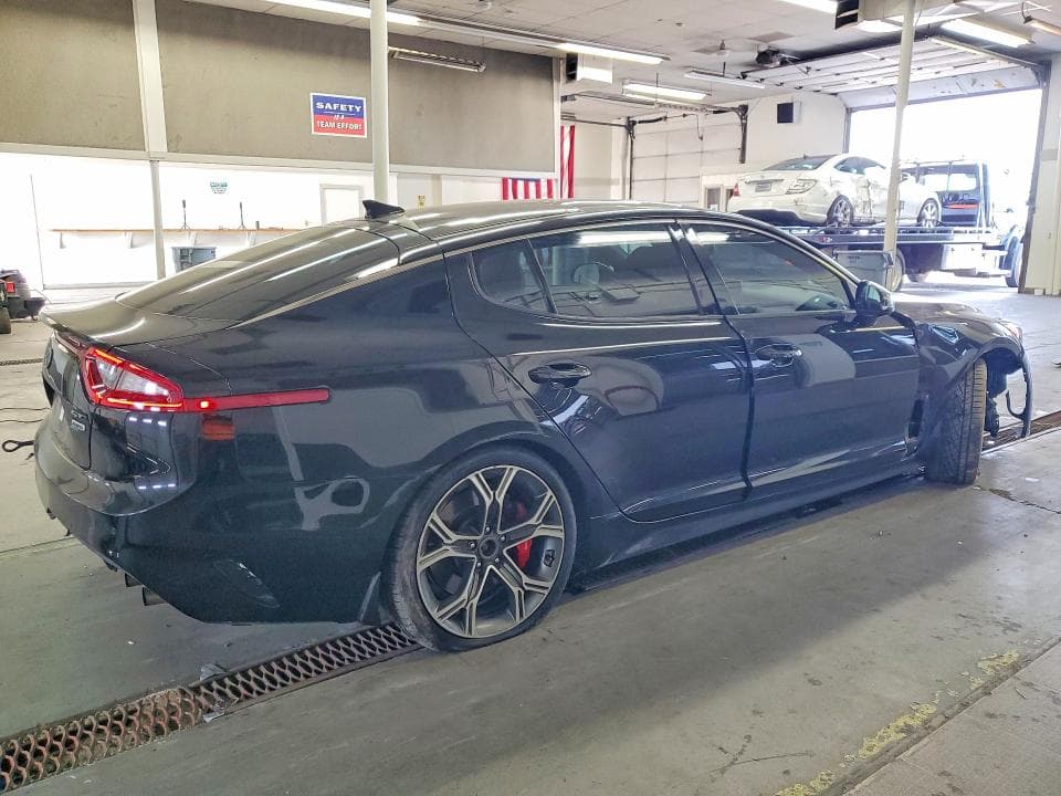 2018 KIA STINGER GT2 3