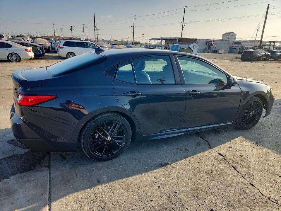 2025 TOYOTA CAMRY SE 3