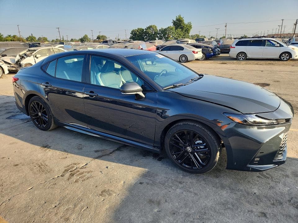 2025 TOYOTA CAMRY SE 4