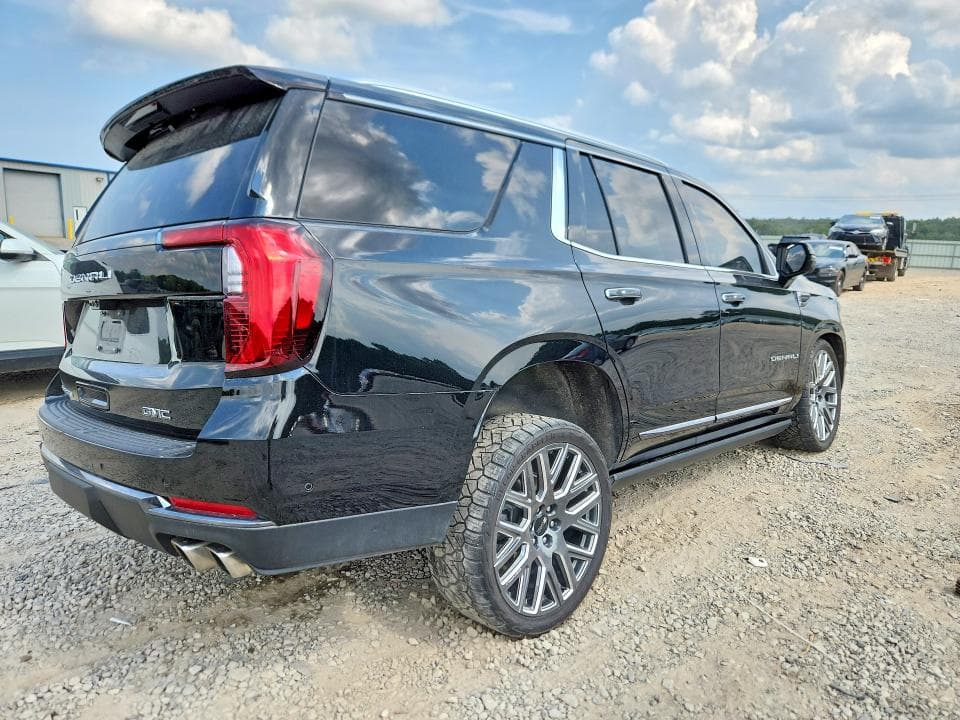 2025 GMC YUKON DENALI ULTIMATE 3