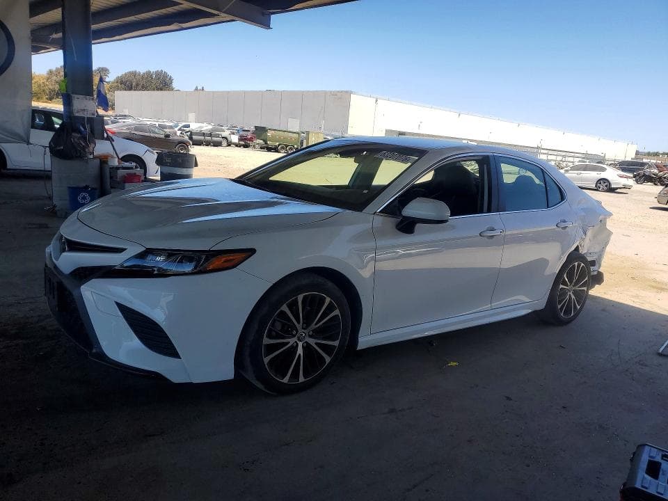 2019 TOYOTA CAMRY SE - 1
