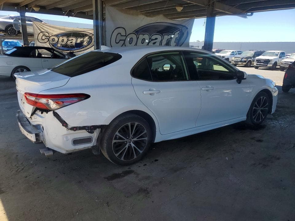 2019 TOYOTA CAMRY SE 3