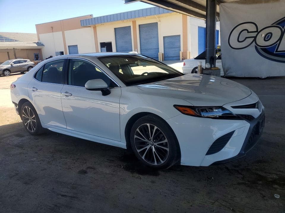 2019 TOYOTA CAMRY SE 4