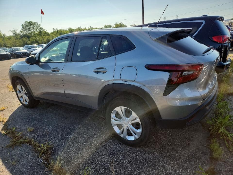 2025 CHEVROLET TRAX LS 2