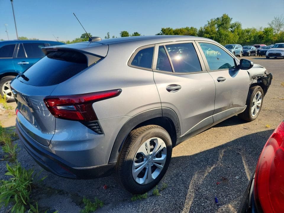 2025 CHEVROLET TRAX LS 3