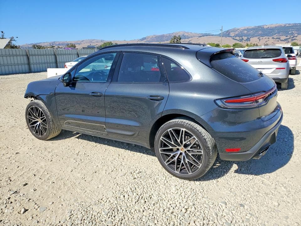 2024 PORSCHE MACAN BASE 2