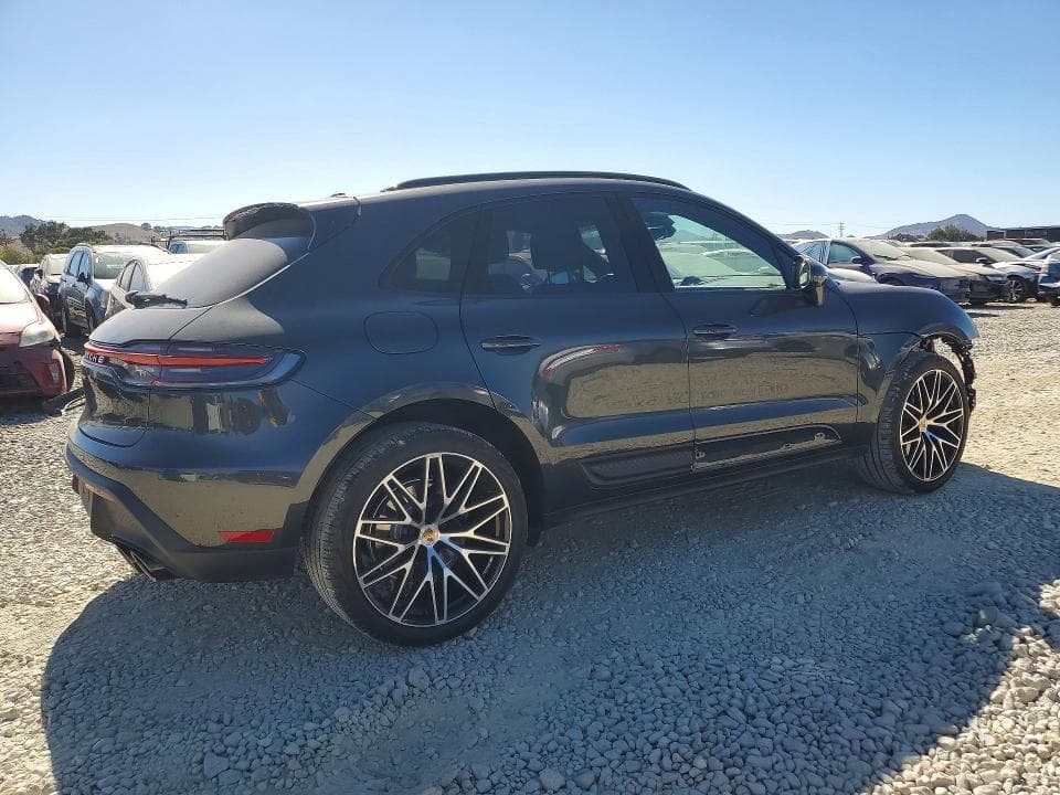 2024 PORSCHE MACAN BASE 3