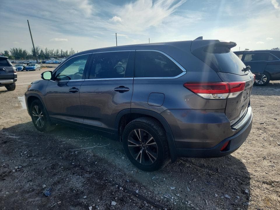 2017 TOYOTA HIGHLANDER LE PLUS 2