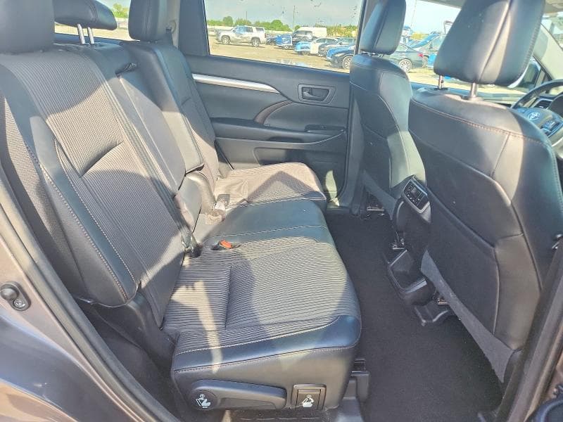 2017 TOYOTA HIGHLANDER LE PLUS 11