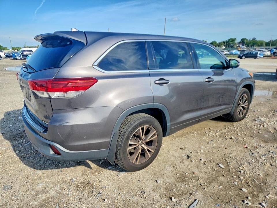 2017 TOYOTA HIGHLANDER LE PLUS 3