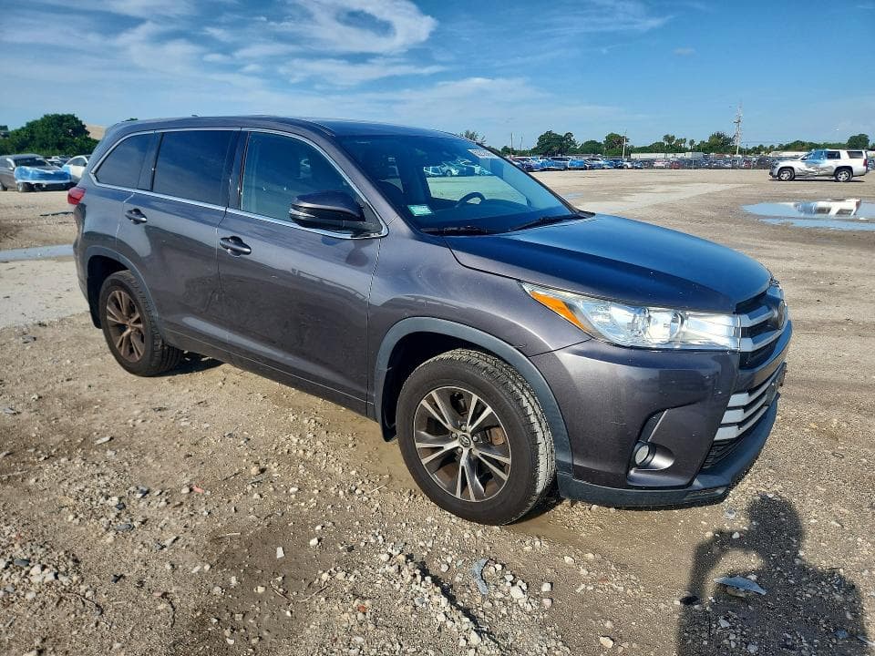 2017 TOYOTA HIGHLANDER LE PLUS 4