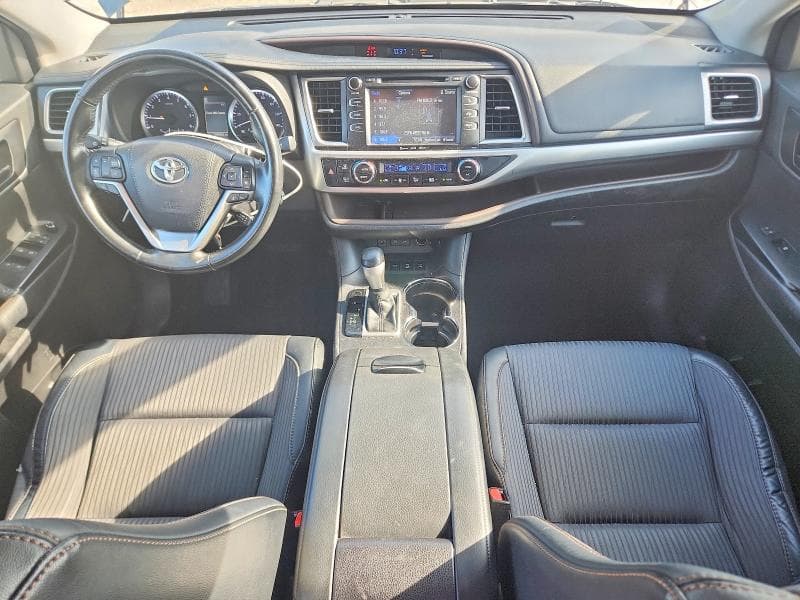 2017 TOYOTA HIGHLANDER LE PLUS 8