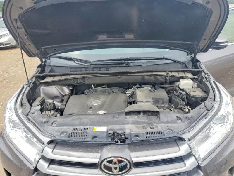 2019 TOYOTA HIGHLANDER XLE 11