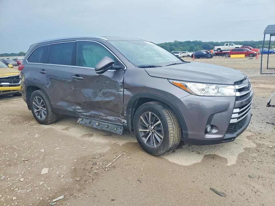 2019 TOYOTA HIGHLANDER XLE 4