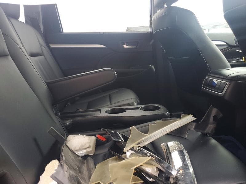 2019 TOYOTA HIGHLANDER XLE 10