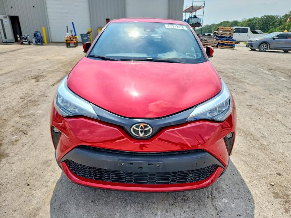 2021 TOYOTA C-HR XLE 5