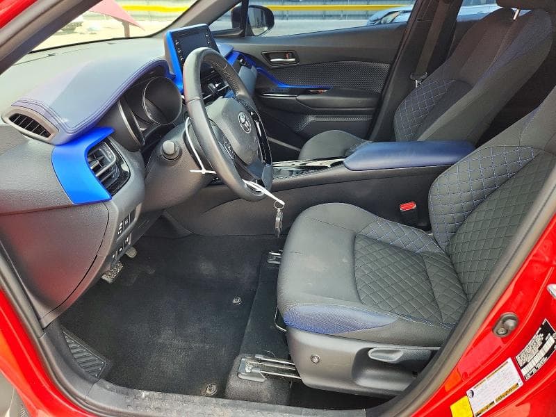 2021 TOYOTA C-HR XLE 7