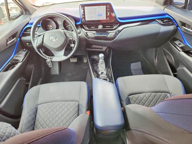 2021 TOYOTA C-HR XLE 8
