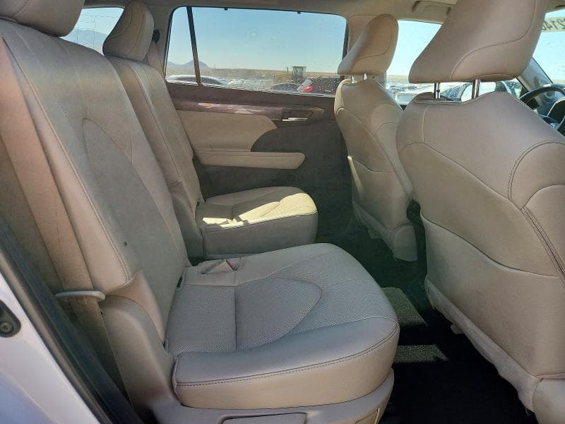 2023 TOYOTA HIGHLANDER PLATINUM 11