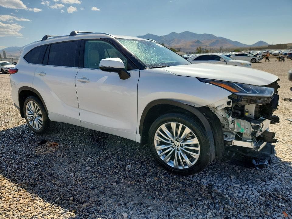2023 TOYOTA HIGHLANDER PLATINUM 4