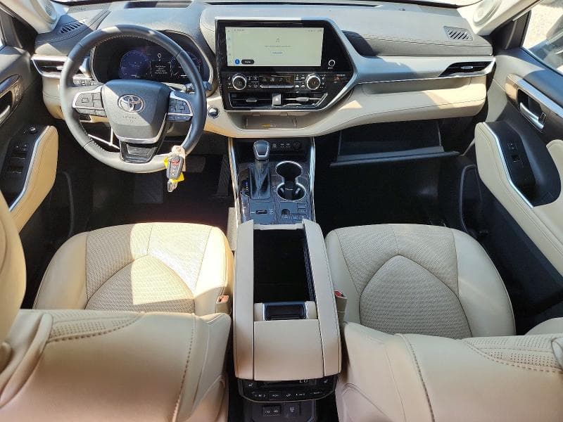 2023 TOYOTA HIGHLANDER PLATINUM 8