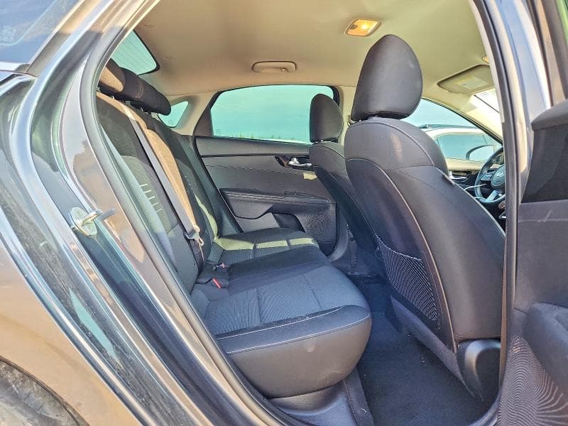 2021 KIA FORTE EX 10