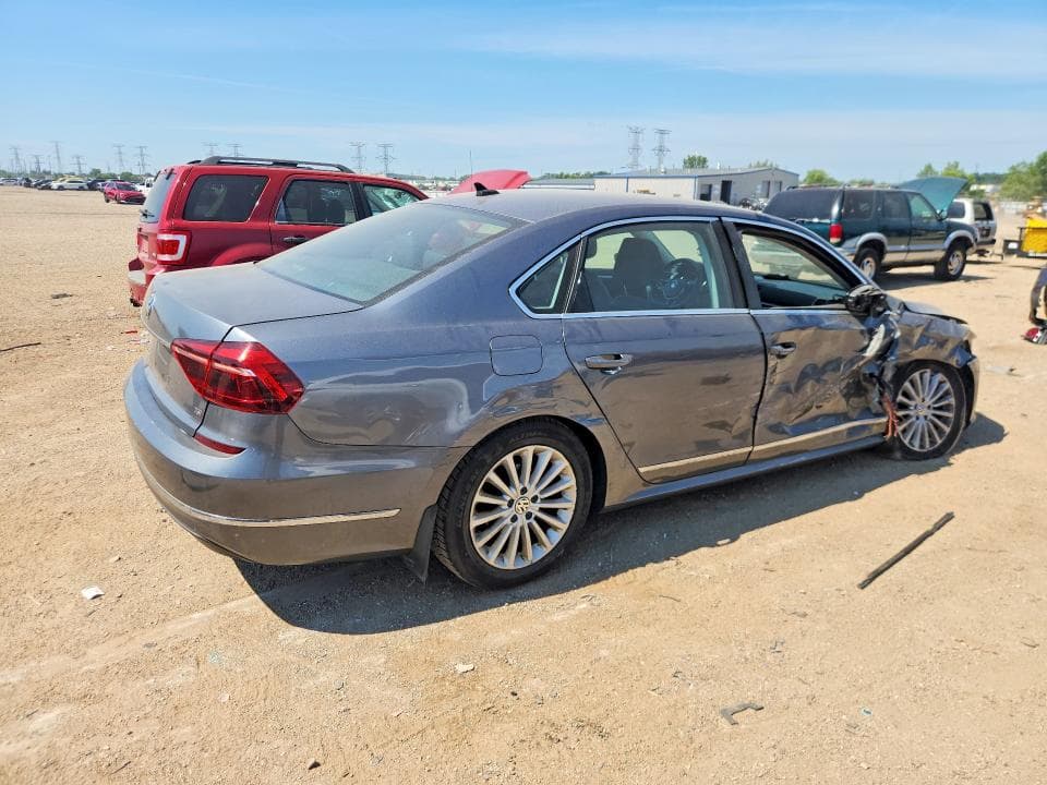 2017 VOLKSWAGEN PASSAT SE 3