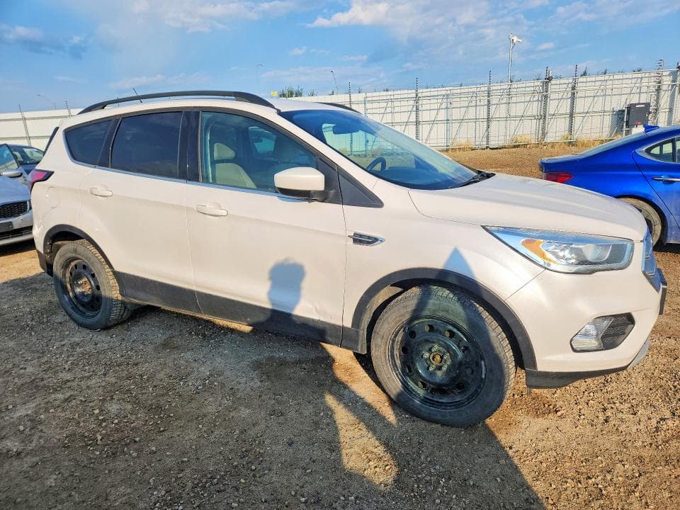 2017 FORD ESCAPE SE 4