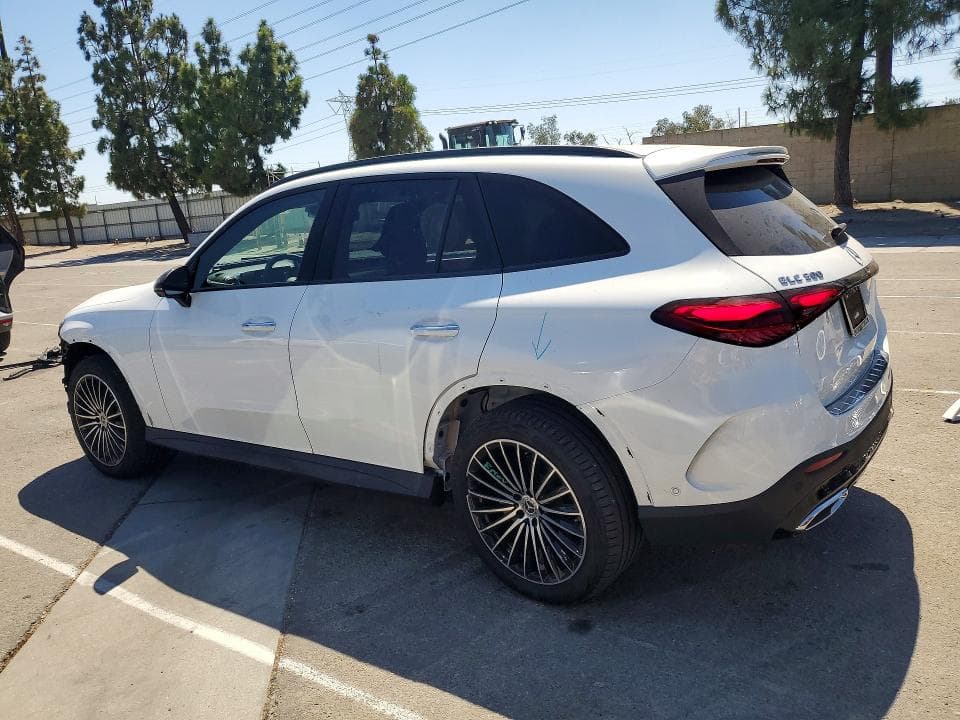 2026 MERCEDES-BENZ GLC 300 2
