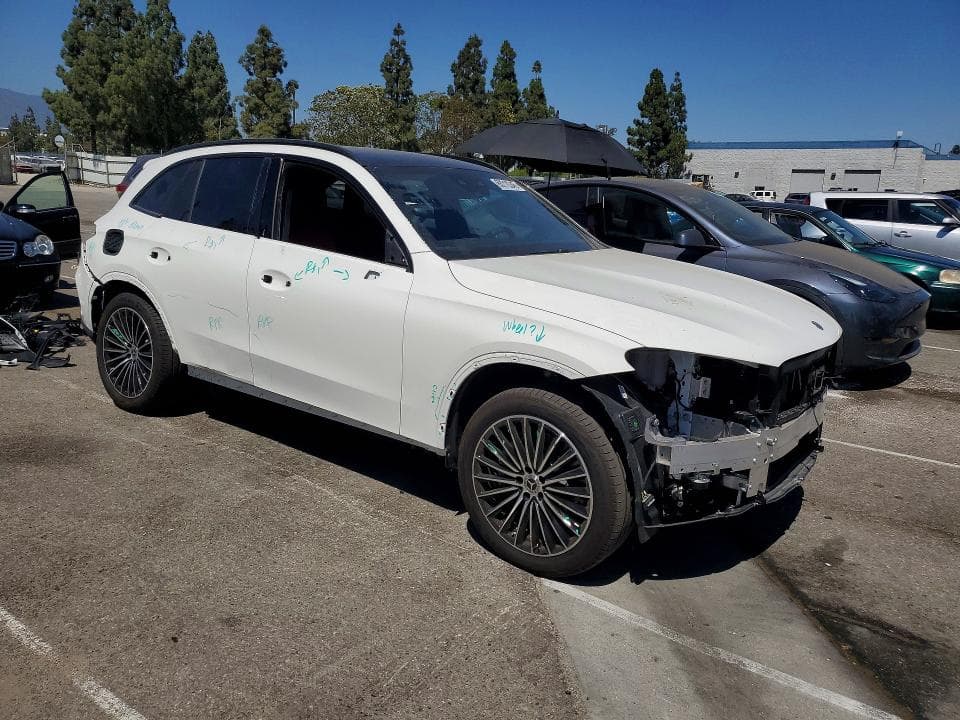 2026 MERCEDES-BENZ GLC 300 4
