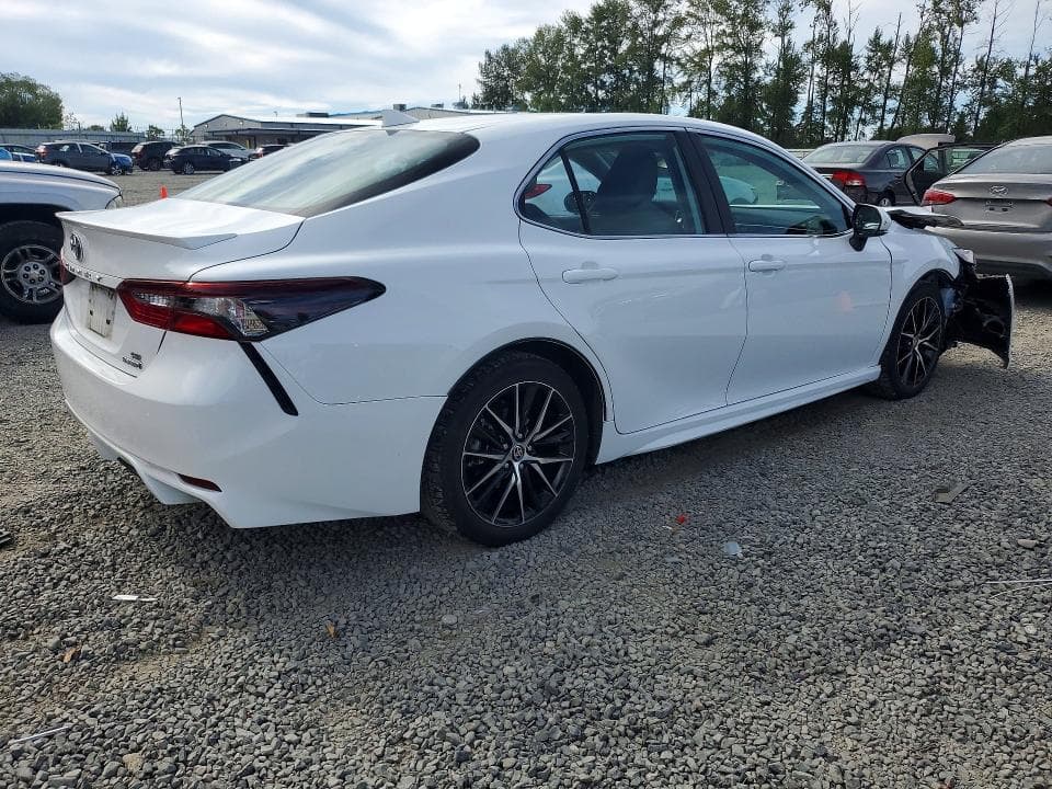 2022 TOYOTA CAMRY HYBRID SE 3