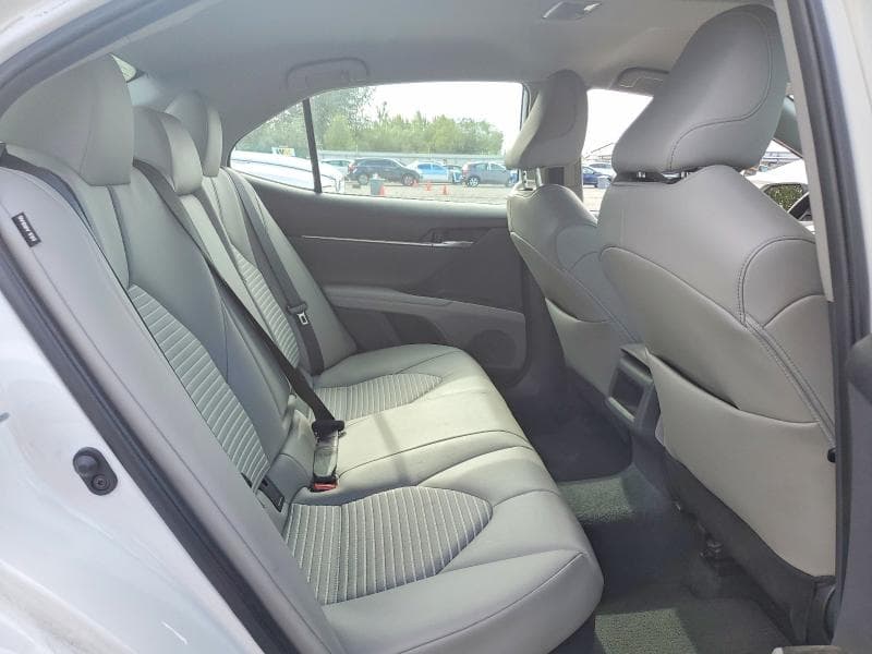 2022 TOYOTA CAMRY HYBRID SE 10