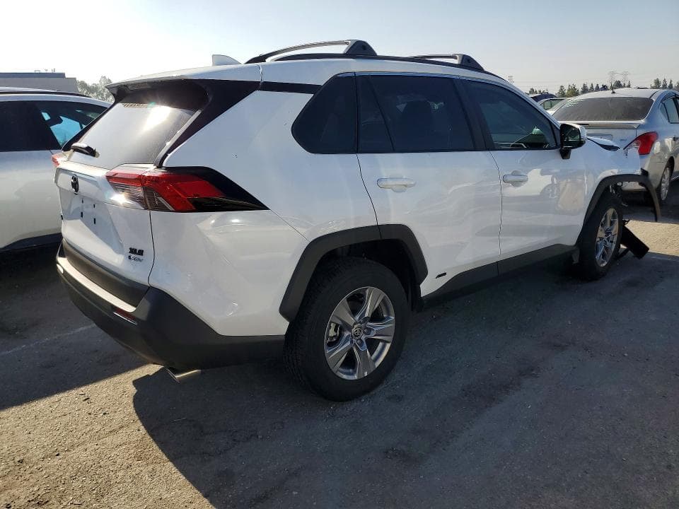 2025 TOYOTA RAV4 HYBRID XLE 3