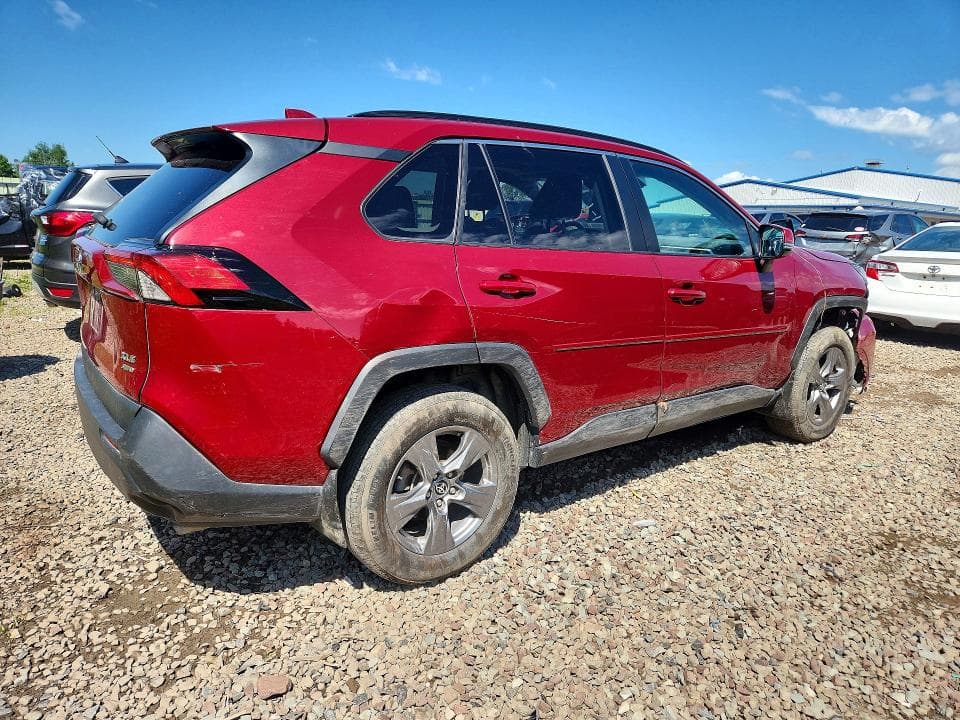 2024 TOYOTA RAV4 XLE 3