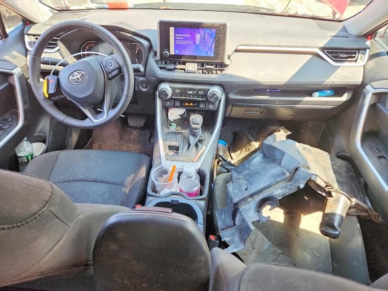 2024 TOYOTA RAV4 XLE 8